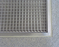 Kastenrinne mit umlaufenden Fliesenwinkel für Kunstharzbeschichtungen und Verguss der Abflüsse mit wartungsfreier Fuge